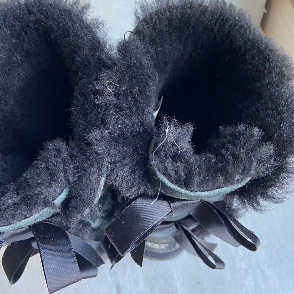 ** UGG kids size 4 women’s 5.5 Bailey bow black boots